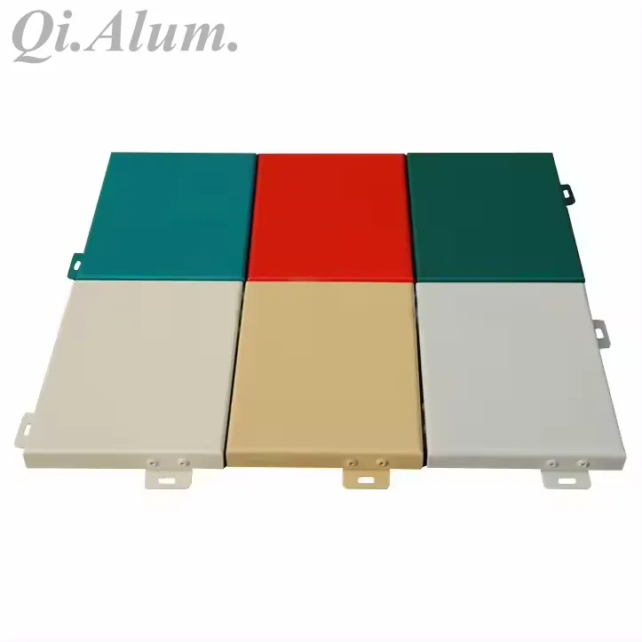 Revêtement mural en aluminium plein, rideau décoratif moderne — Foshan Qi Aluminum Decorative Materials Co., Ltd