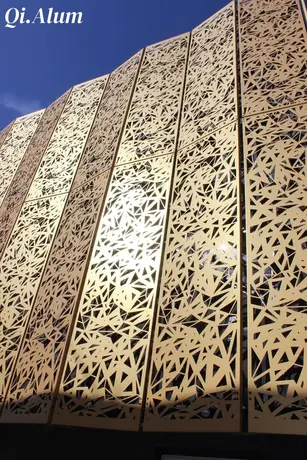 Comment savoir si le revêtement en fluoropolymère du panneau en aluminium plein est endommagé ?