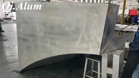 Panneaux hyperboliques en aluminium : révolutionnant le revêtement architectural moderne