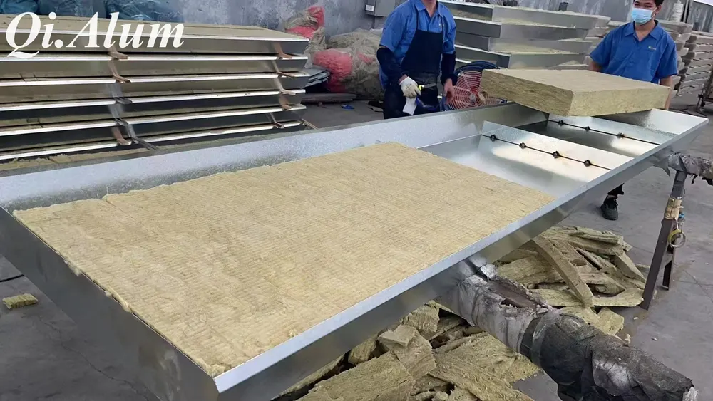 Systèmes de boîtes d'ombre en aluminium : l'avenir des enveloppes de bâtiments à haute performance avec la technologie roche de laine aluminium — Foshan Qi Aluminum Decorative Materials Co. Ltd