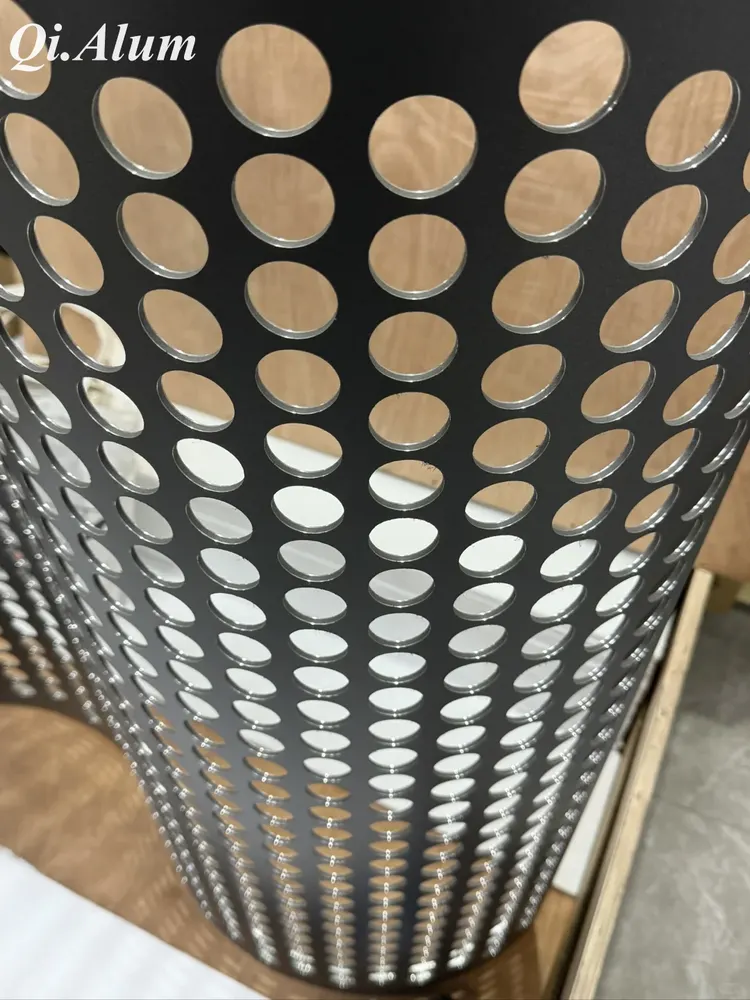 Panneaux ondulés perforés en aluminium : une symphonie de forme et de fonction — Foshan Qi Aluminum Decorative Materials Co. Ltd