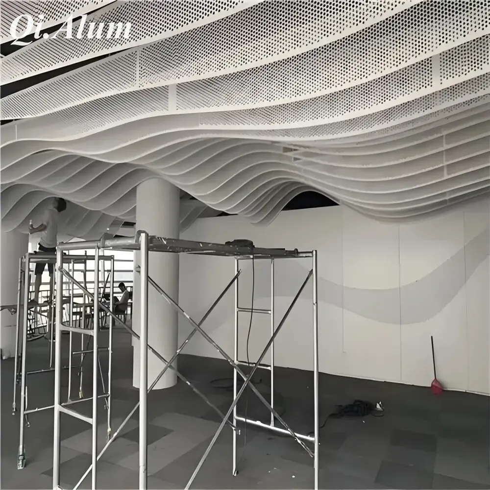 Panneaux perforés en aluminium : l'essence même de la polyvalence et de l'innovation en architecture moderne — Foshan Qi Aluminum Decorative Materials Co. Ltd