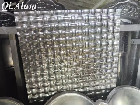 Panneaux en aluminium à motif diamant embouti : beauté et fonctionnalité réunies