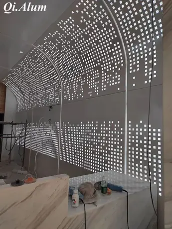 Panneaux perforés en aluminium avec éclairage intégré : où l'architecture rencontre l'art lumineux