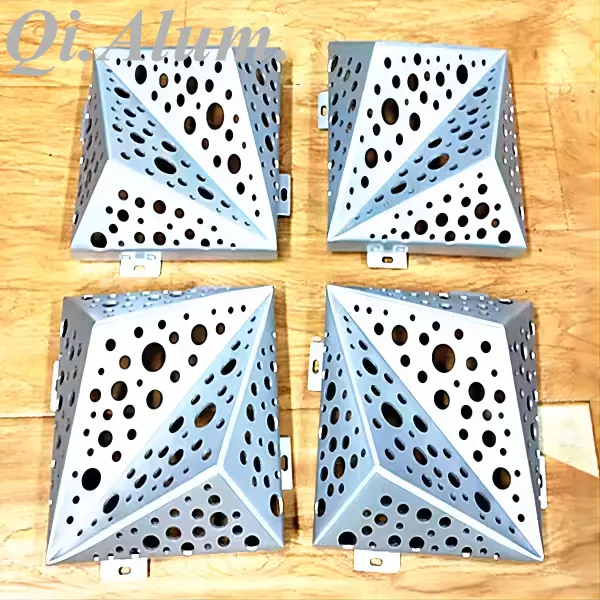 Guide d'installation des panneaux en aluminium perforé pour façade — Foshan Qi Aluminum Decorative Materials Co., Ltd