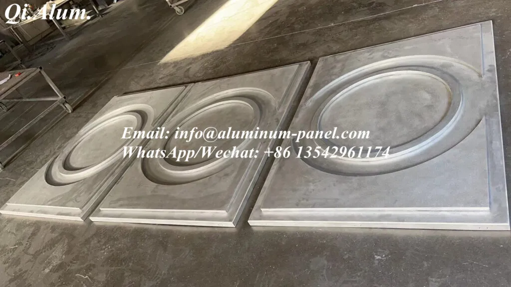 Panneaux doubles courbés en aluminium, panneau perforé double courbé en aluminium