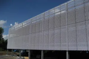 Clôture en panneau aluminium massif, panneau mural en aluminium massif, tôle métallique perforée en aluminium, carreaux de plafond en aluminium, grille de plafond en aluminium, plafond en alliage d'aluminium, écrans en aluminium mashrabiya, tôle d'aluminium percée.